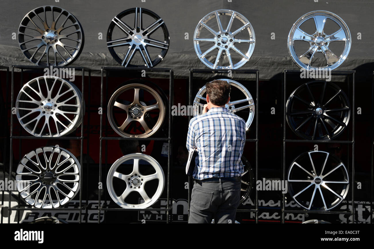 Las Vegas, Nevada, USA. 4. November 2014.  Benutzerdefinierte Felgen von ATX-Serie auf dem Display während des ersten Tages des 2014 SEMA in Las Vegas.Photo gen Blevins/LA DAILY NEWS/ZumaPress Kredit anzeigen: gen Blevins/ZUMA Draht/Alamy Live News Stockfoto