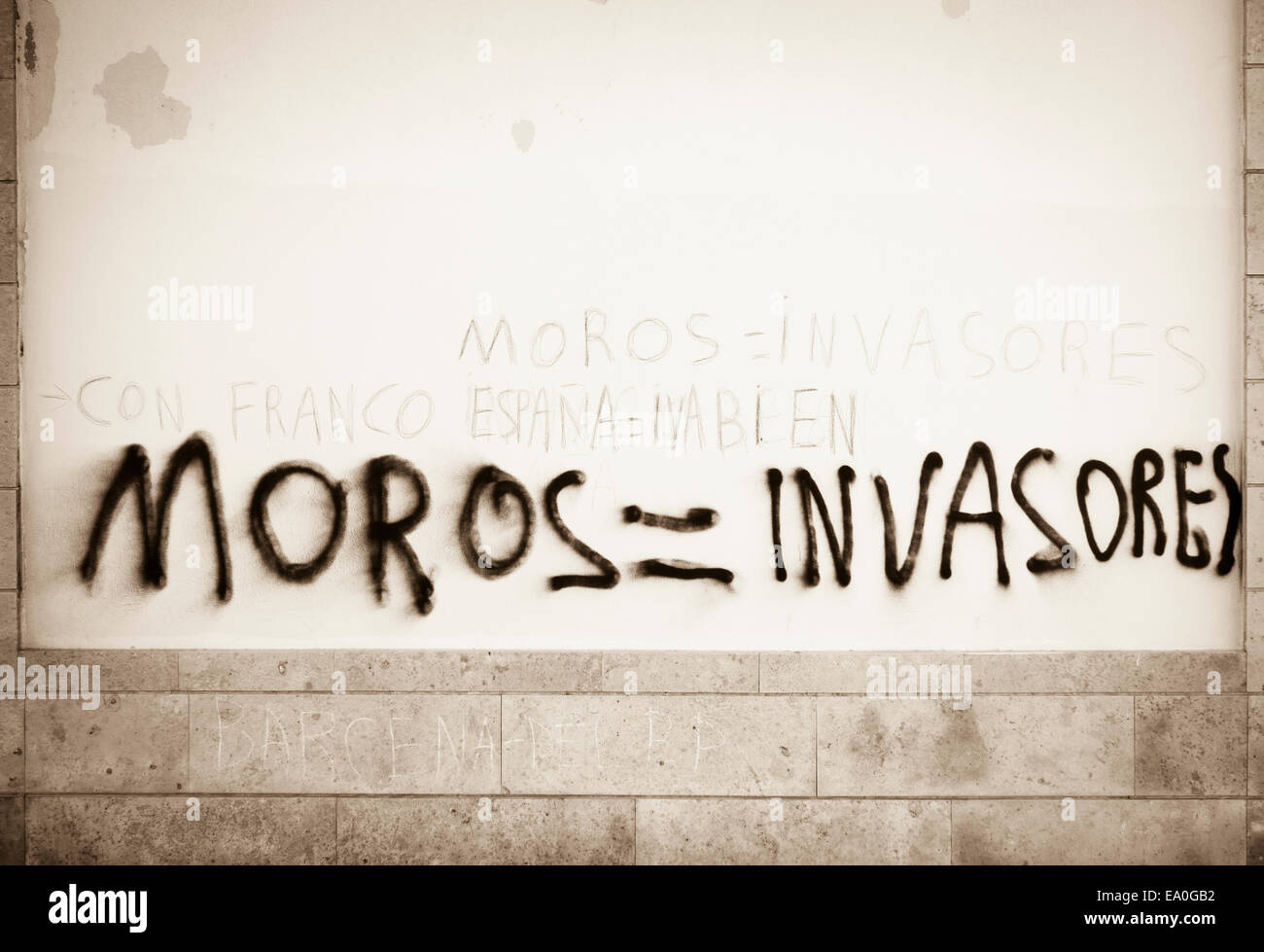 Pro Franco und anti-Immigration Graffiti an der Wand in Spanien Stockfoto