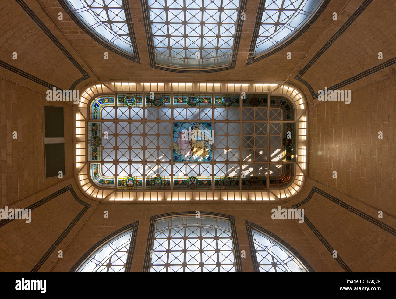 Innenansicht Quebec City-Bahnhof nach oben in Richtung der verzierten Decke in der Lobby, Quebec, Kanada Stockfoto
