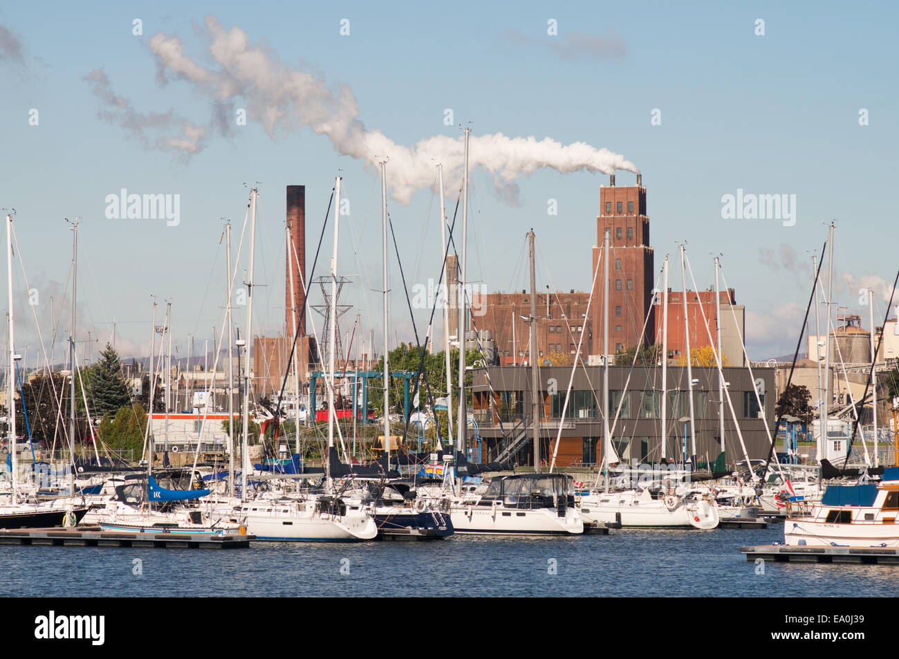 Papiers Stadacona Papierfabrik gesehen in der Marina in Quebec Stadt, Quebec, Kanada Stockfoto
