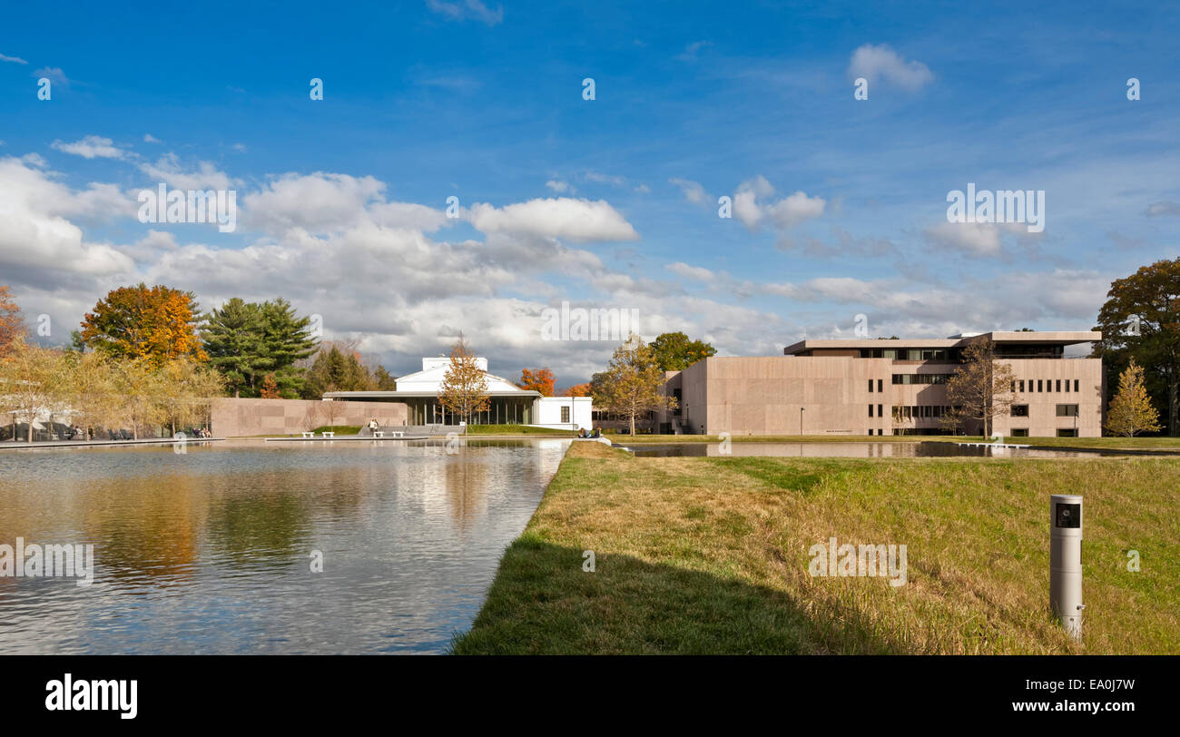 Die Clark Center, Williamstown, Williamstown, Vereinigte Staaten. Architekt: Tadao Ando, 2014. Inmitten einer ursprünglichen Galerie Landschaftsbau wi Stockfoto