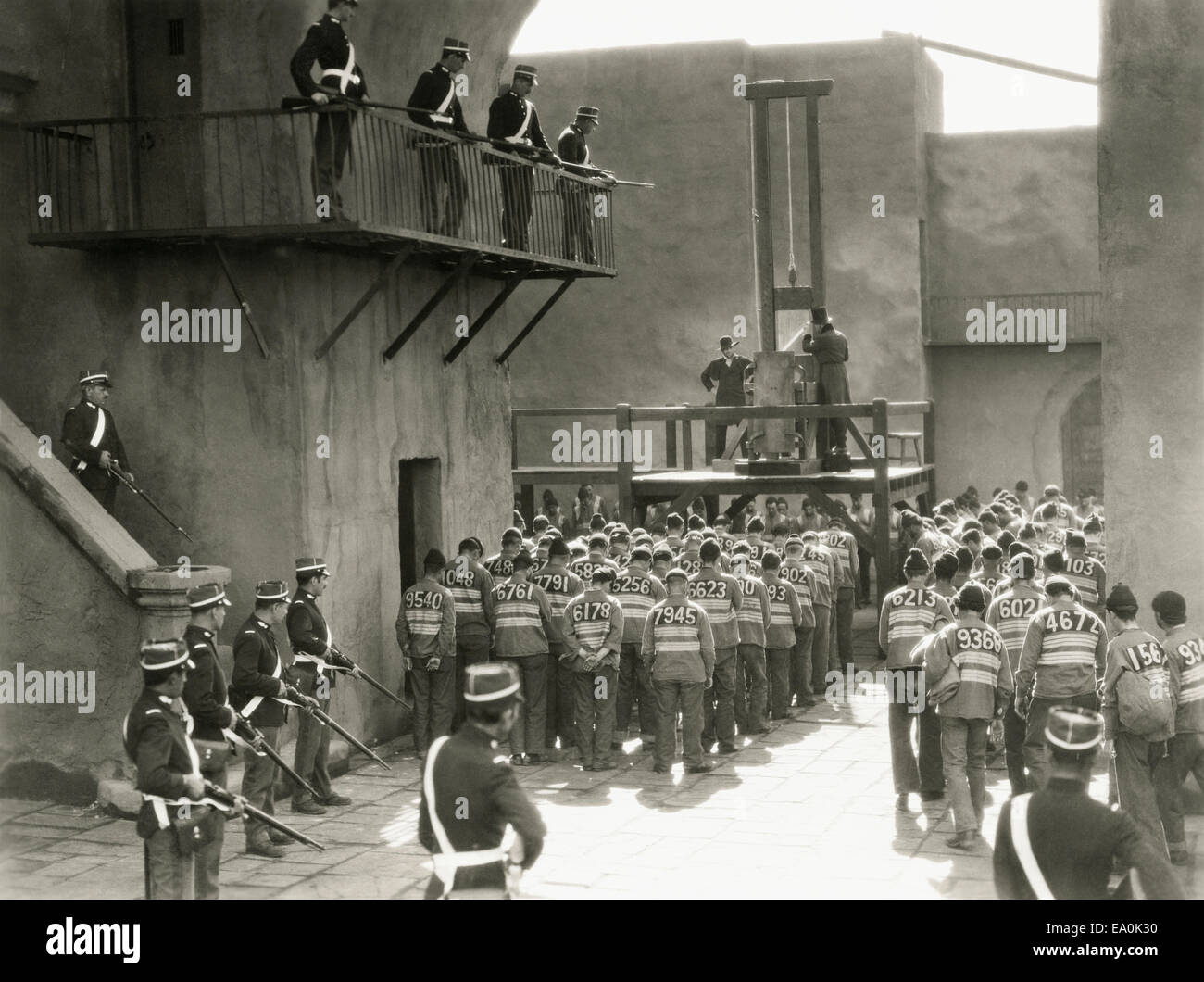Gefangenen vorbereiten der Hinrichtung durch die guillotine Stockfoto