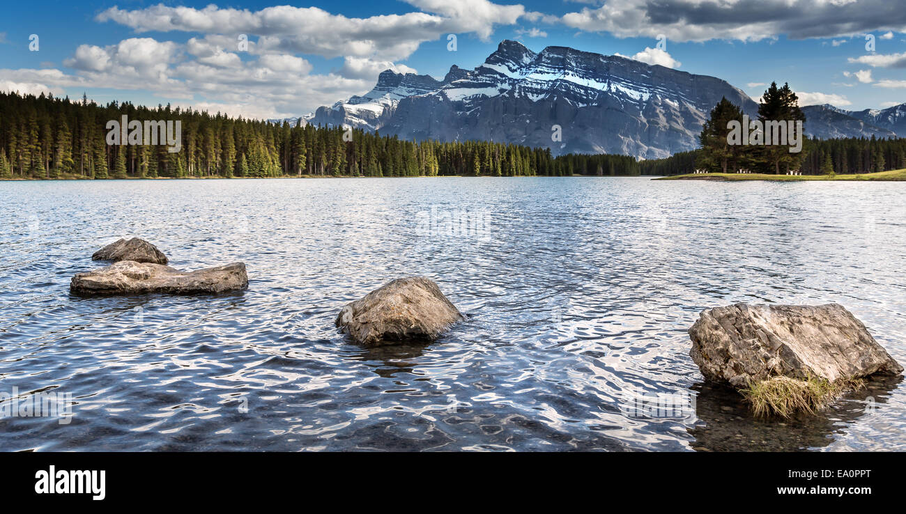 Lake Minnewanka und zwei Jack Lake, Banff Nationalpark, Alberta, Kanada, Nordamerika. Stockfoto
