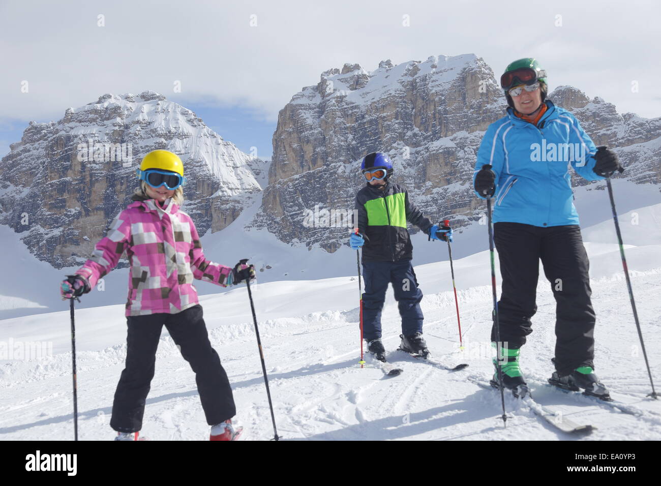 Familie mit ski Stockfoto