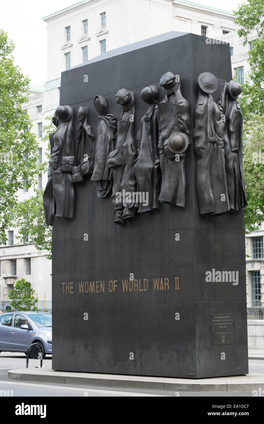 London England: Steht das Denkmal für den Beitrag der Frauen während des Krieges markieren in Whitehall im Zentrum von London Stockfoto
