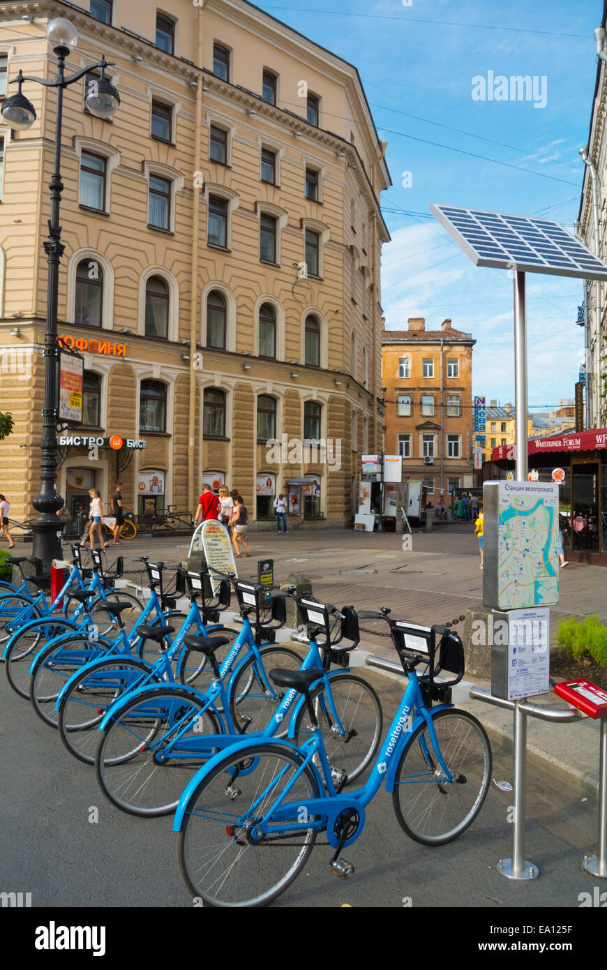 Mietfahrräder der Stadt Fahrrad Regelung, angetrieben durch Sonnenenergie, pl Vosstaniya, Sankt Petersburg, Russland, Europa Stockfoto
