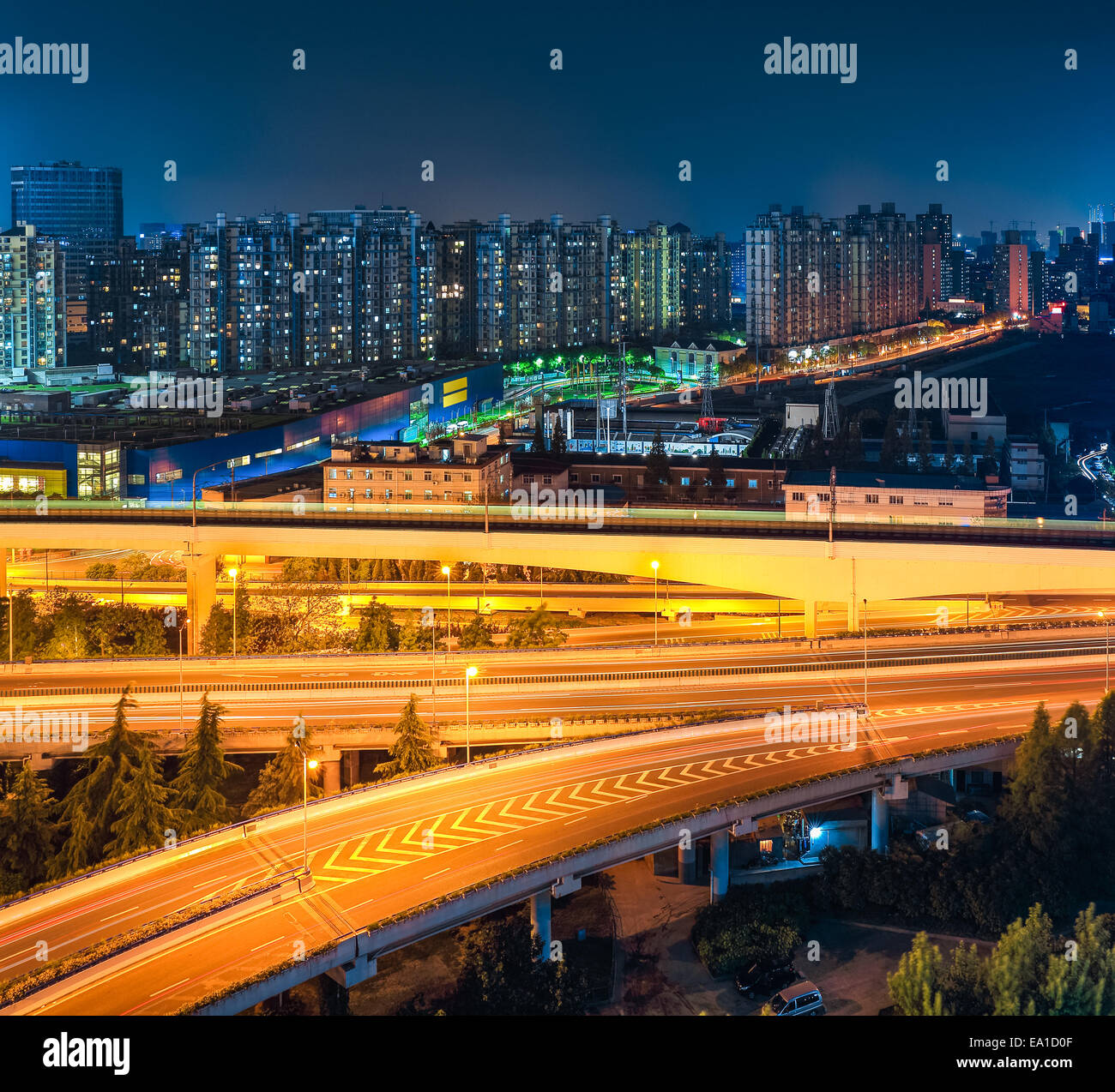Shanghai-Viadukt in der Nacht Stockfoto