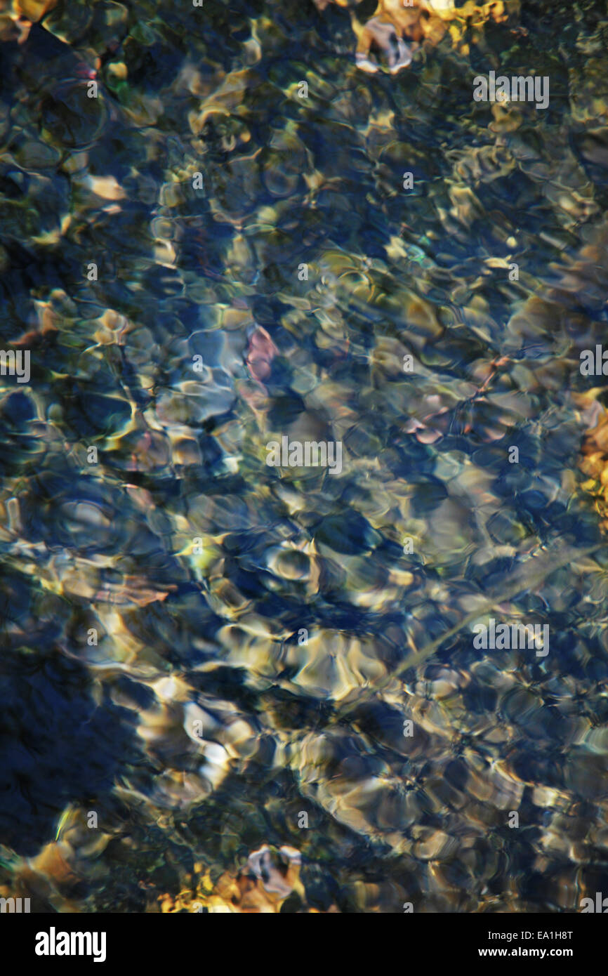Steinen unter Wasser Stockfoto