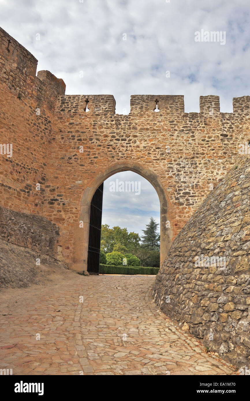 Mächtige Ausrüstung Verteidigungsmauern Stockfoto