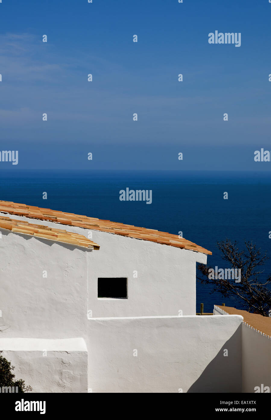 Das weiße Haus am Meer Stockfoto