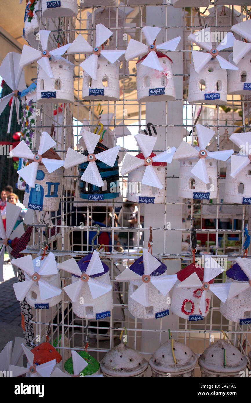 Alacati, Türkei: Windmühle souvenirs Stockfoto