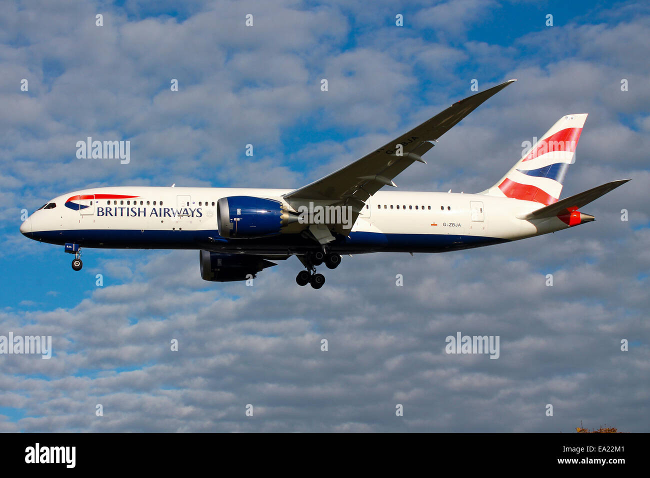 British Airways-Boeing 787-8 Ansätze Start-und Landebahn 27L in London Heathrow. Stockfoto