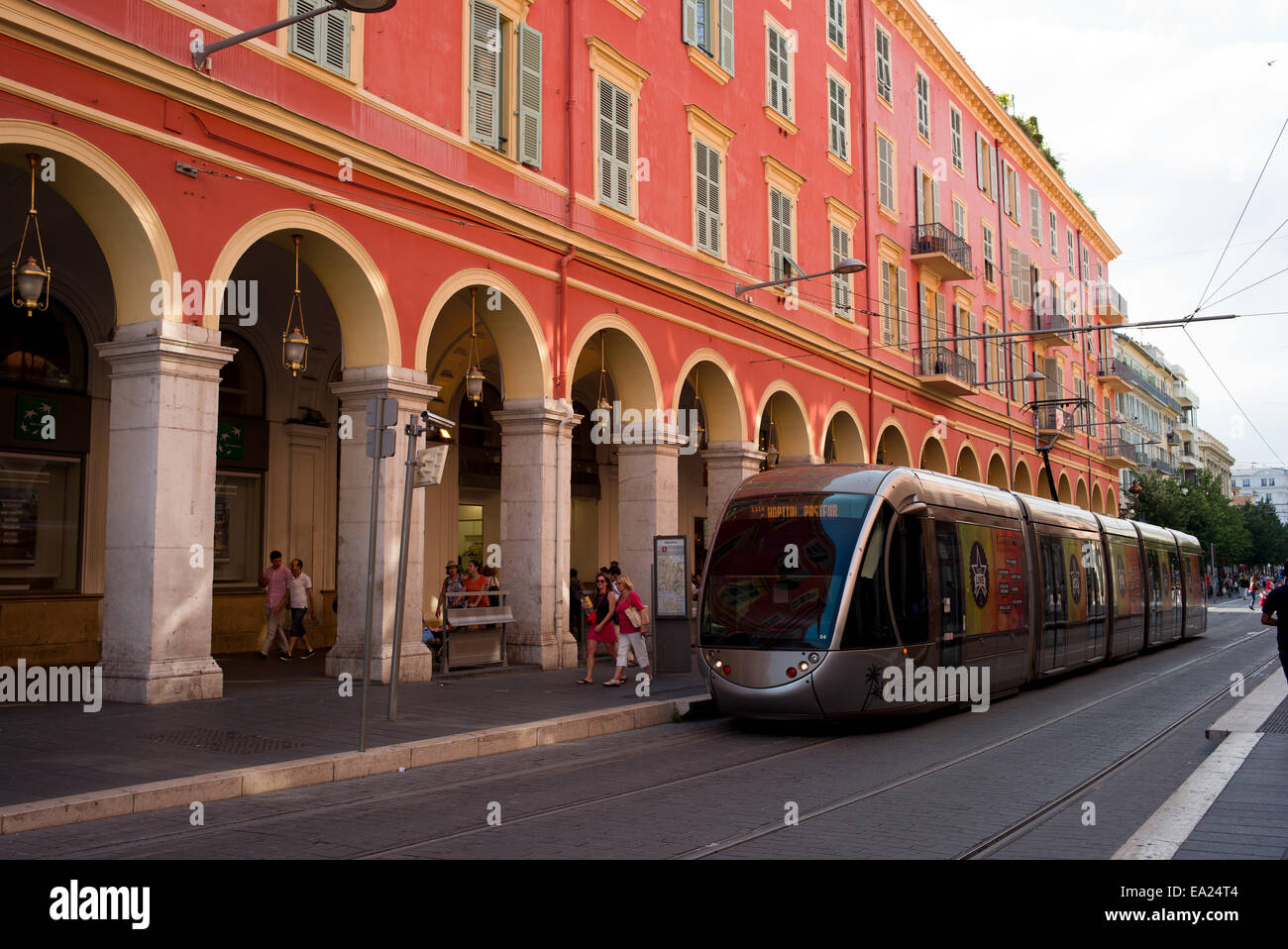 Blick auf Place Massena und Galeries Lafayette, Nizza, Frankreich. Stockfoto