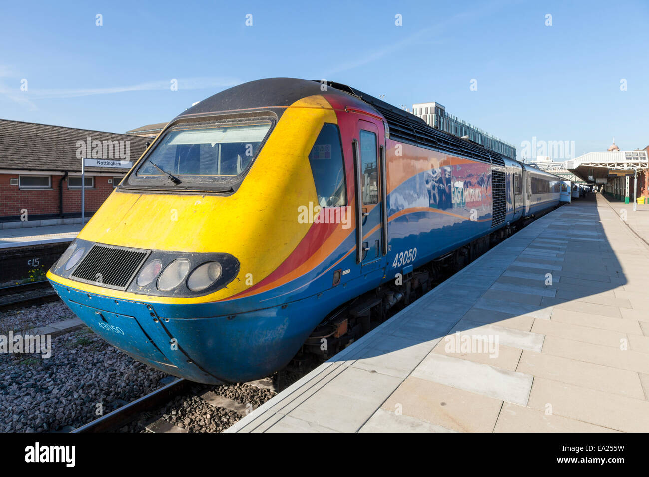 East Midlands Trains High Speed Train (HST) am Bahnhof Nottingham, Nottingham, England, Großbritannien Stockfoto