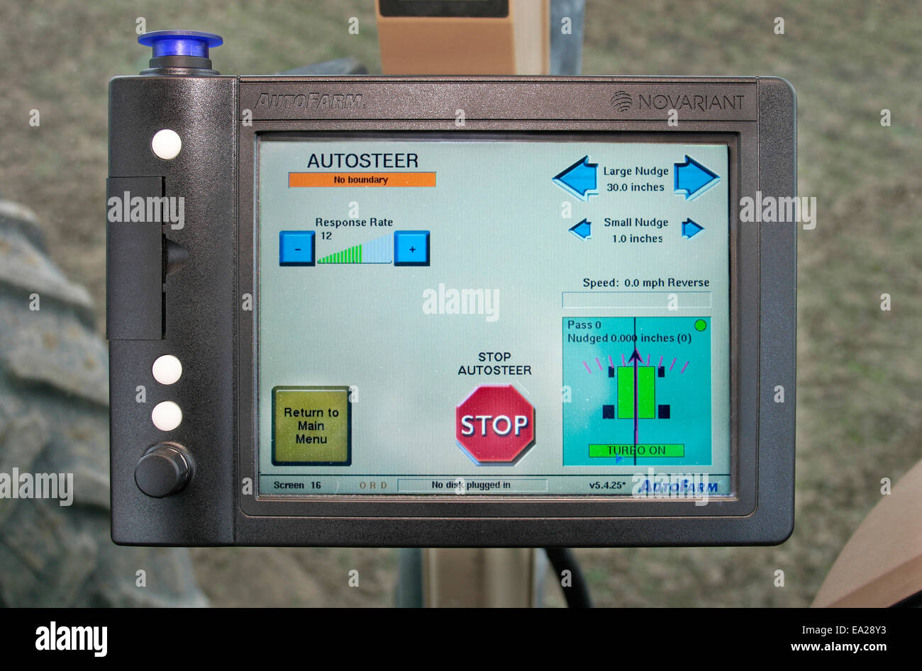 Eine Gps Satelliten Land Nivellierung Touchscreen Steuerung Einheit In Der Kabine Eines Traktors Montiert San Joaquin Valley Kalifornien Usa Stockfotografie Alamy