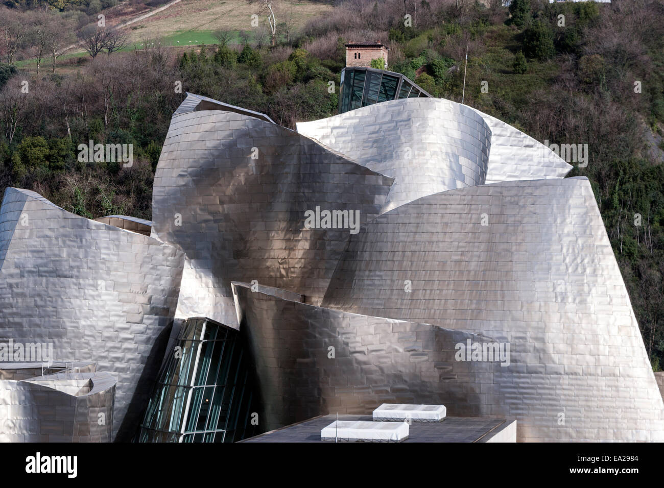 Guggenheim-Museum Bilbao Haupteingang. Von kanadisch-amerikanischen Architekten Frank Gehry entworfen, Stockfoto