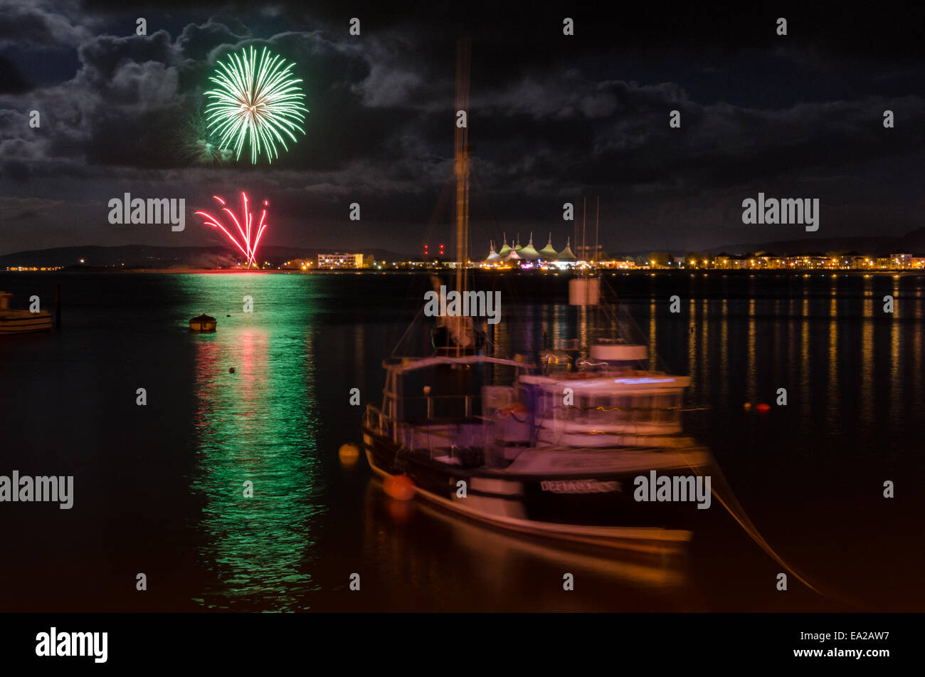 Minehead, Somerset, UK. 5. November 2014. Feuerwerk am Strand von Minehead, 5. November 2014. Bildnachweis: Robert Klein/Alamy Live-Nachrichten Stockfoto