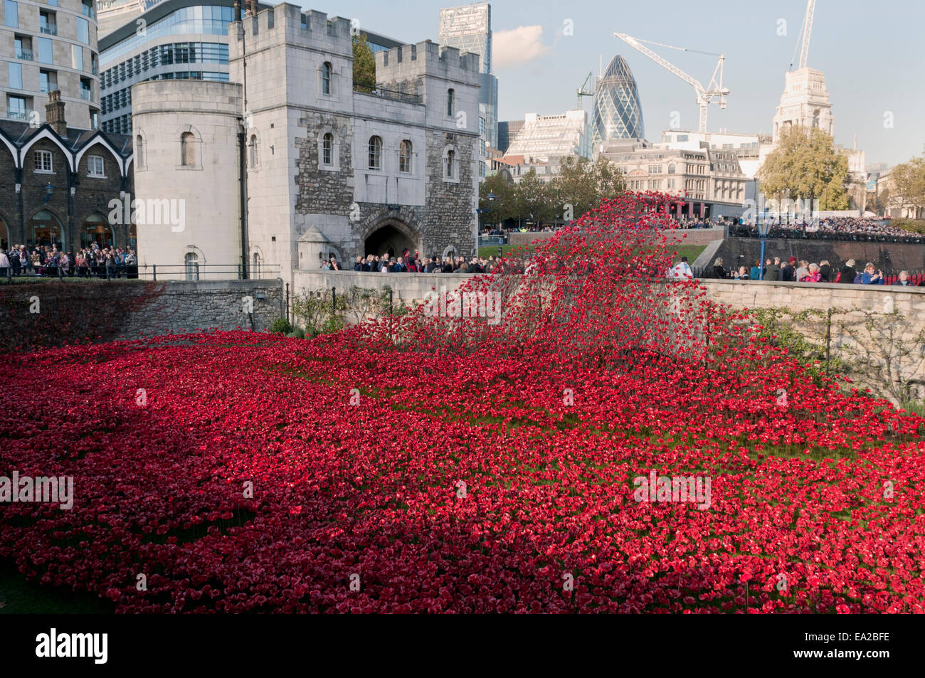Tower von London Mohnblumen Kunst Ausstellung 2014 Stockfoto