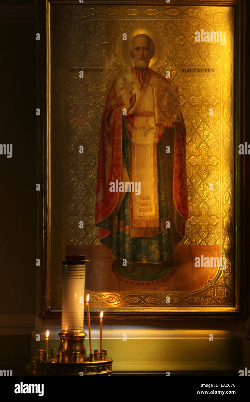 Sankt Nikolaus des Wundertäters. Symbol in der russisch orthodoxen Heiligen Simeon Kirche in Dresden, Sachsen, Deutschland. Stockfoto