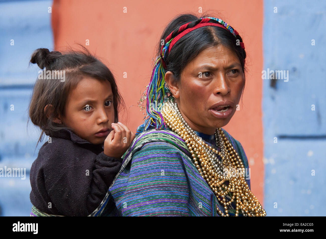 Maya-Frau und Mädchen, Antigua, Sacatep Stockfoto