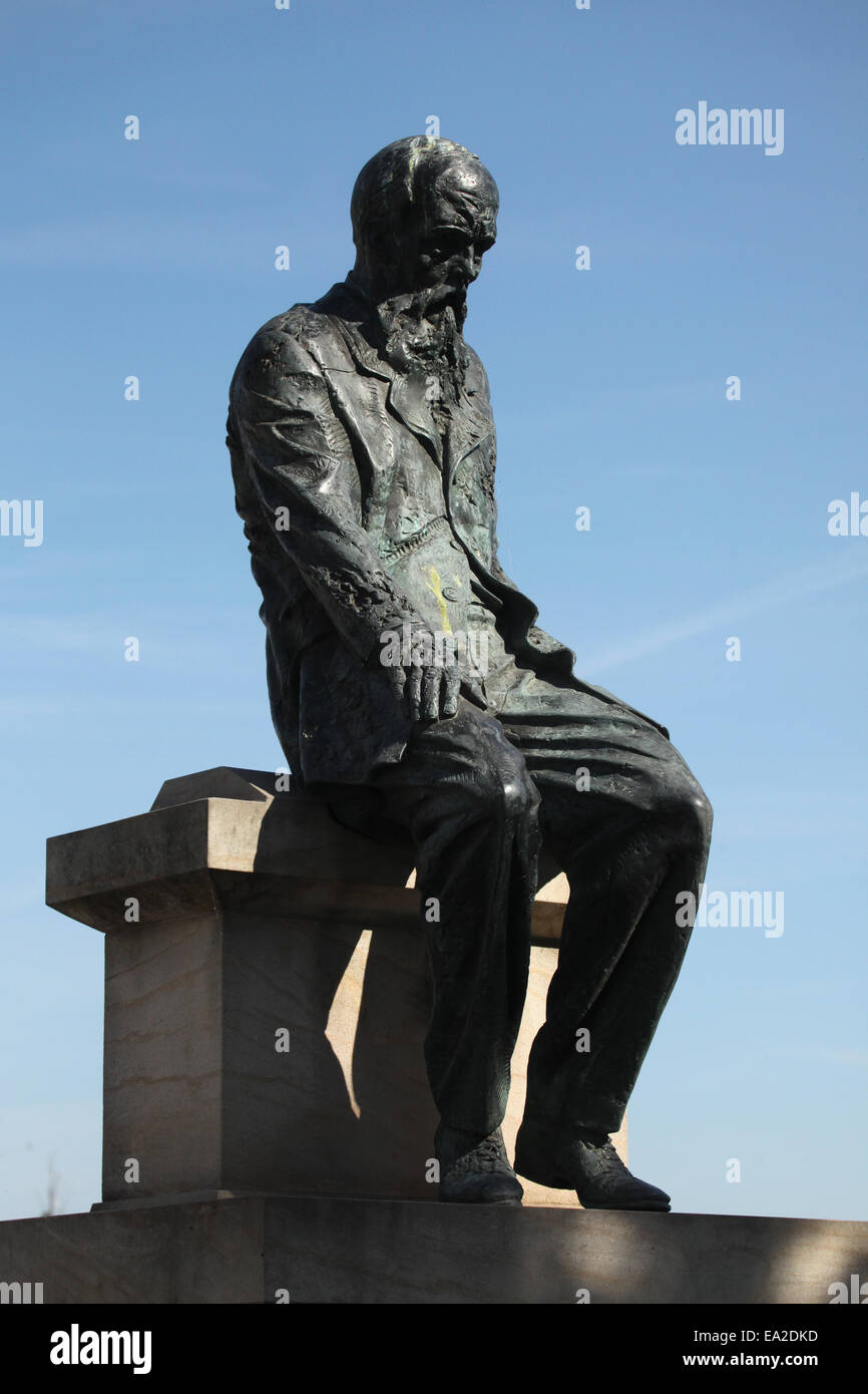 Denkmal für berühmte russische Schriftsteller Fyodor Dostoyevsky an der Elbe-Ufer in Dresden, Sachsen, Deutschland. Stockfoto
