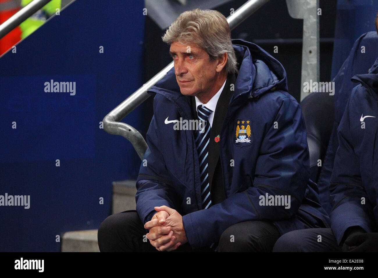 Manchester, UK. 5. November 2014. Champions League Gruppenphase. Manchester City gegen ZSKA Moskau. Manchester City-Trainer Manuel Pellegrini Uhren Spiel Credit: Action Plus Sport/Alamy Live News Stockfoto