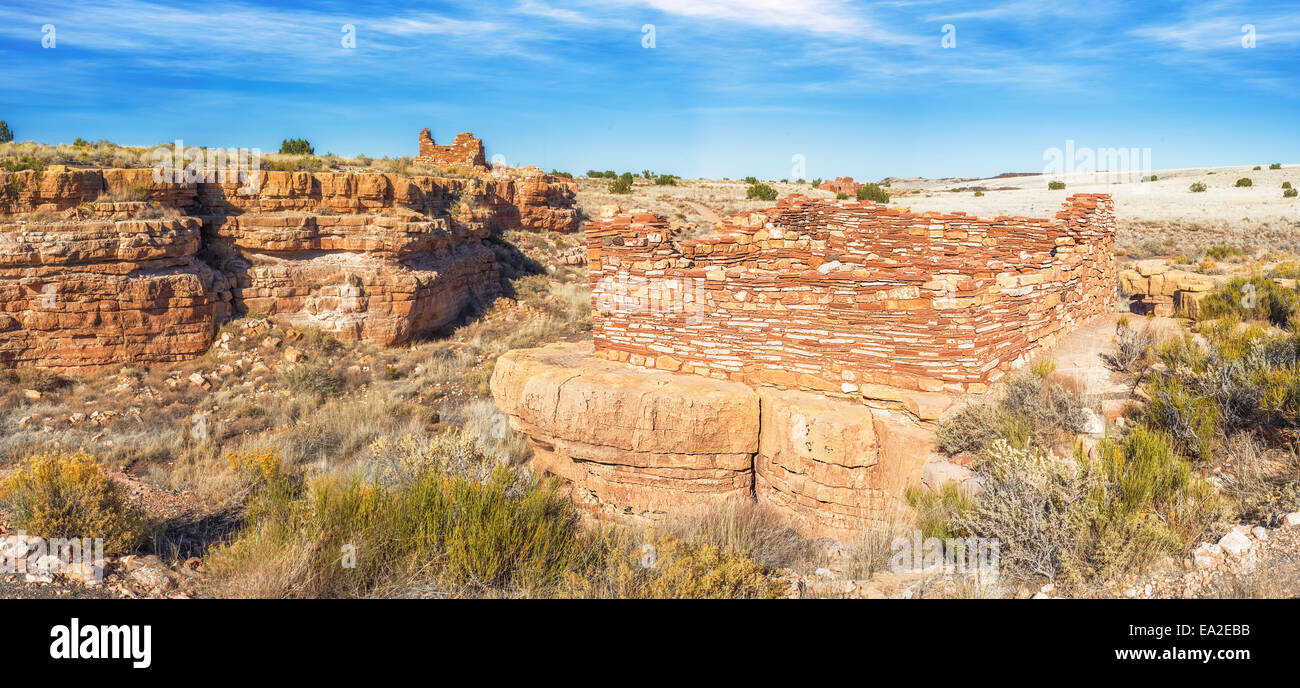 Schöner Panoramablick auf Box Canyon Pueblos im Wupatki National Monument von Kayenta Anasazi Kultur von 1120, besetzt Stockfoto