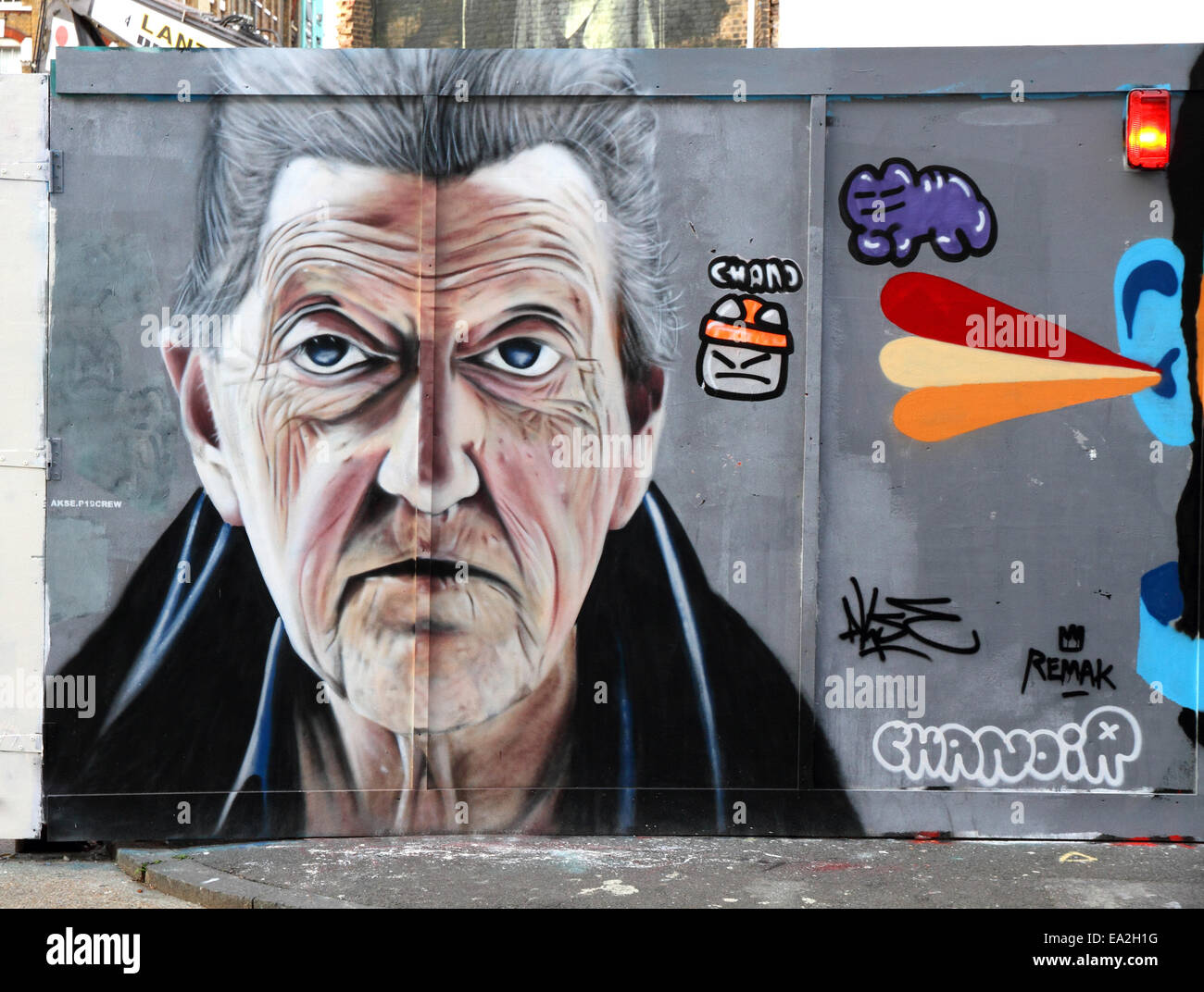 7 Fuß hoch Bildniss eines mans Gesicht auf Straße Horten in East London, England Stockfoto
