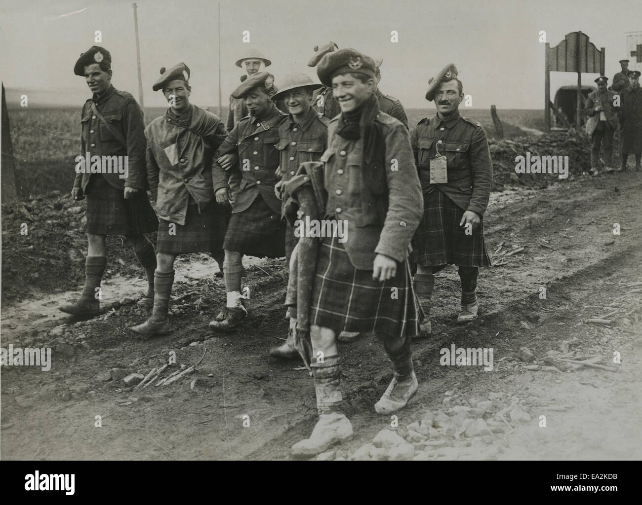 Ein offizielles Foto, das während der deutschen Offensive an der Britischen Westfront in Frankreich aufgenommen wurde, liefert einen historischen Bericht über die intensiven Kämpfe während des Ersten Weltkriegs Stockfoto