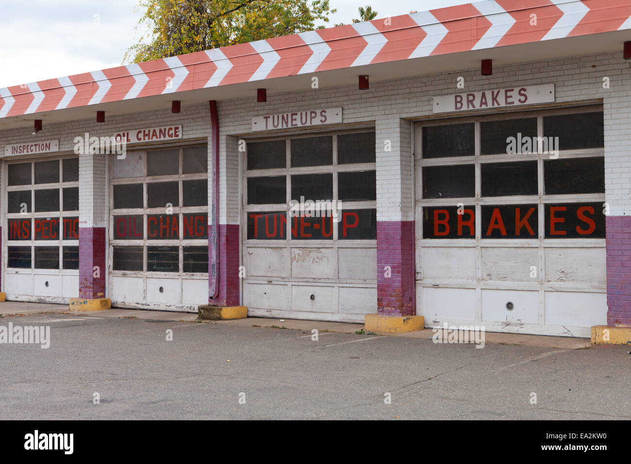 Kfz-Mechaniker garage Buchten - USA Stockfoto