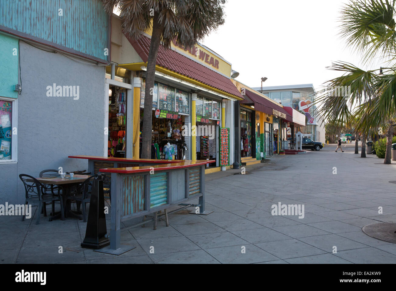 Geschäfte an der Strandpromenade in Innenstadt touristischen Bezirk von Myrtle Beach, South Carolina. Stockfoto