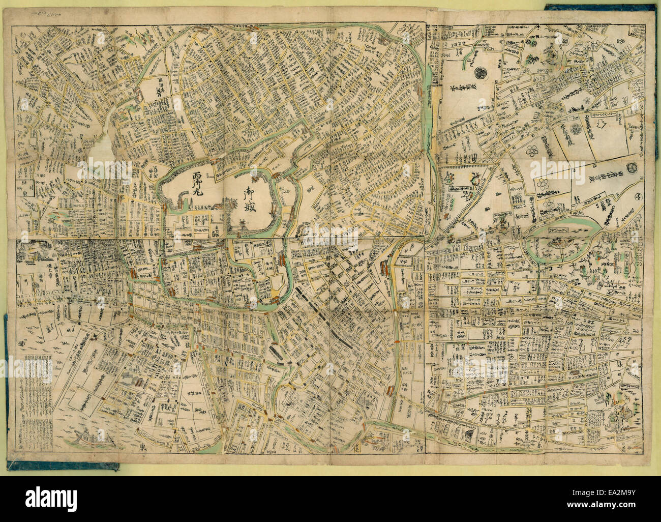 Ein historischer Plan von Edo (heute Tokio), der das städtische Layout der japanischen Hauptstadt während der Edo-Zeit veranschaulicht. Die Karte spiegelt die Organisation, die Infrastruktur und die wichtigsten Wahrzeichen der Stadt im 17. Bis 19. Jahrhundert wider. Stockfoto