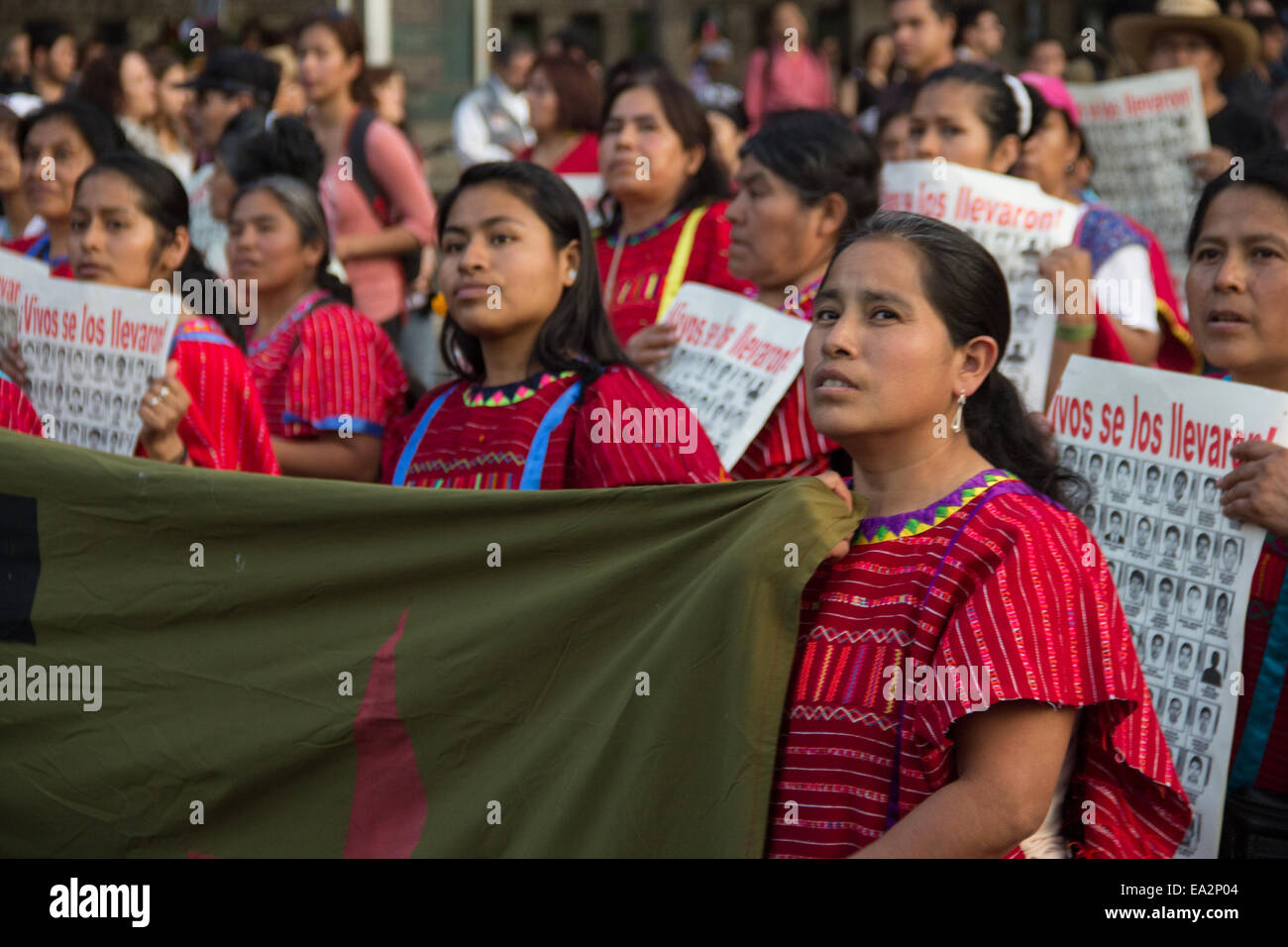 Mexiko-Stadt Demonstration Ayotzinapa Demonstranten Stockfoto