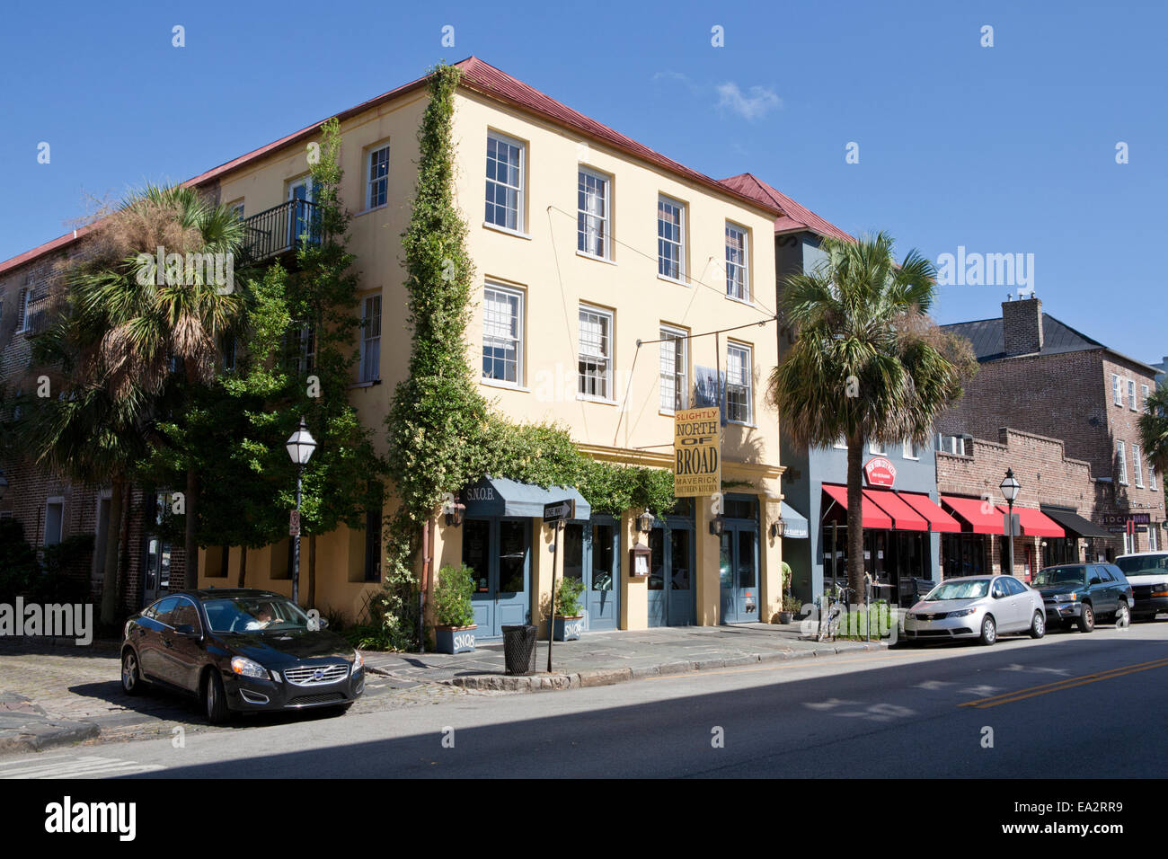 Geschäfte in der Innenstadt von Charleston, South Carolina. Stockfoto