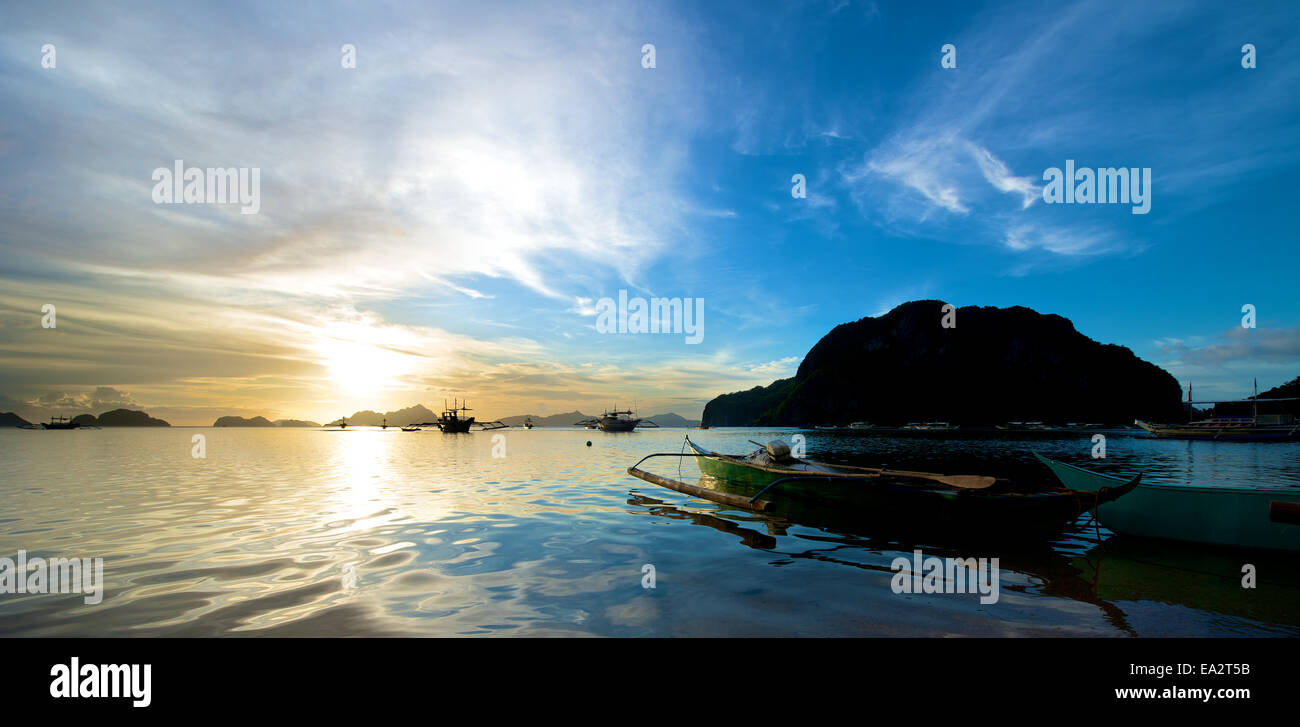 El Nido Sonnenaufgang auf der Insel Palawan auf den Philippinen. Stockfoto