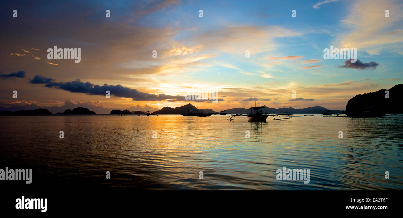 El Nido Sonnenuntergang auf der Insel Palawan auf den Philippinen. Stockfoto