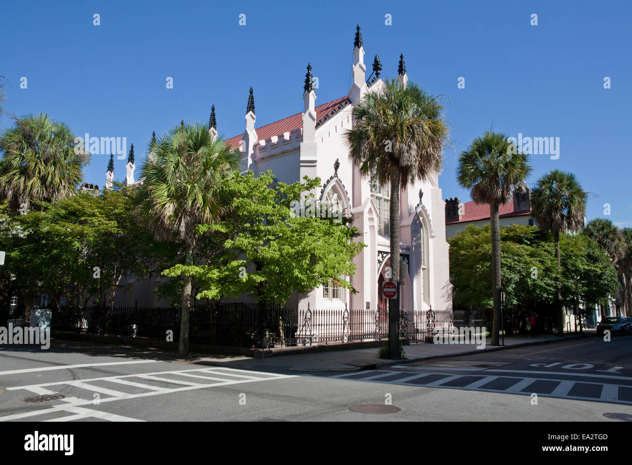 Hugenotten-Kirche in der Innenstadt von Charleston, South Carolina. Stockfoto