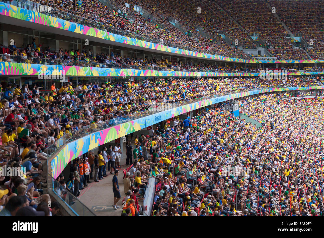 Fußball-Fans in nationalen Mane Garrincha Stadium für World Cup match, Brasilia, Distrito Federal, Brasilien, Südamerika Stockfoto