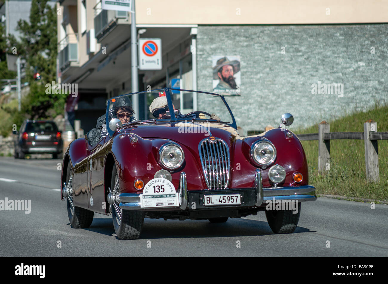 Jaguar Oldtimer zu Beginn der jährlichen British Classic Car Meeting 2014 St. Moritz, Schweiz. Stockfoto