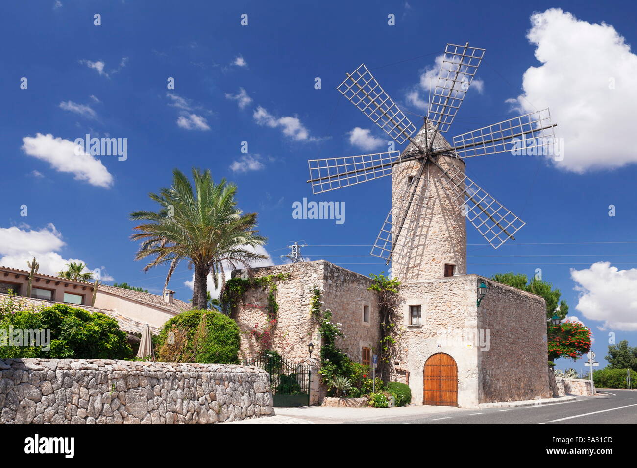 Restaurant in einer Windmühle, Sineu, Mallorca (Mallorca), Balearen, Spanien, Mittelmeer, Europa Stockfoto