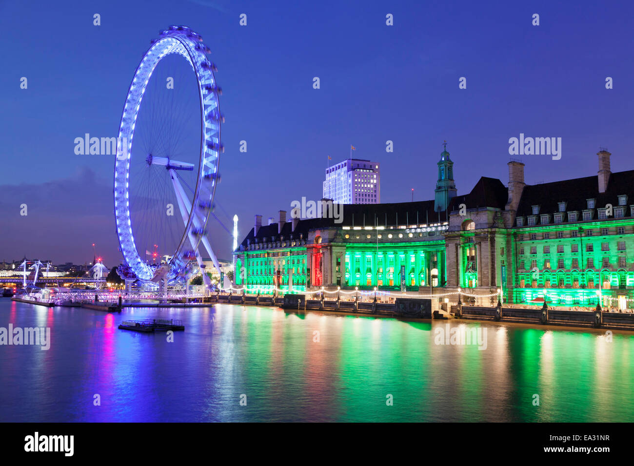 Millennium Wheel (London Eye), alte County Hall, London Aquarium, River Thames, South Bank, London, England, Vereinigtes Königreich Stockfoto