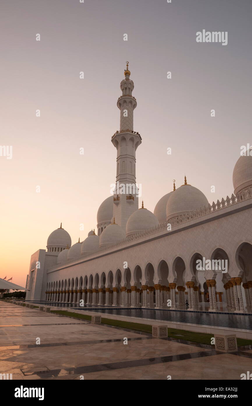 Sheikh Zayed Grand Moschee, Abu Dhabi, Vereinigte Arabische Emirate, Naher Osten Stockfoto