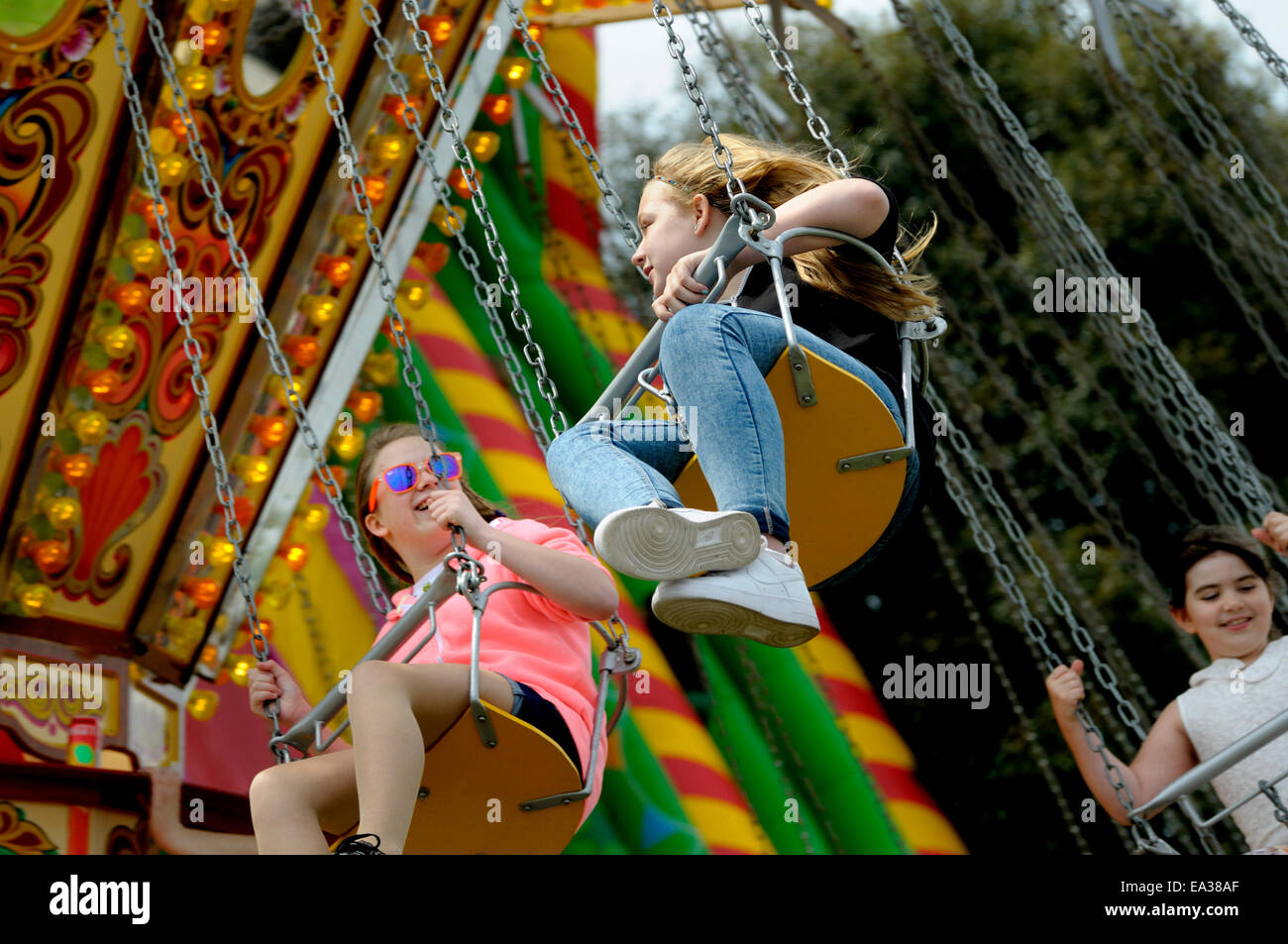 Fegt Festival, Rochester, Kent, Bank Holiday Montag. Traditionelles fest, im Jahr 1981 wiederbelebt. Kinder auf einem Messegelände fahren Stockfoto