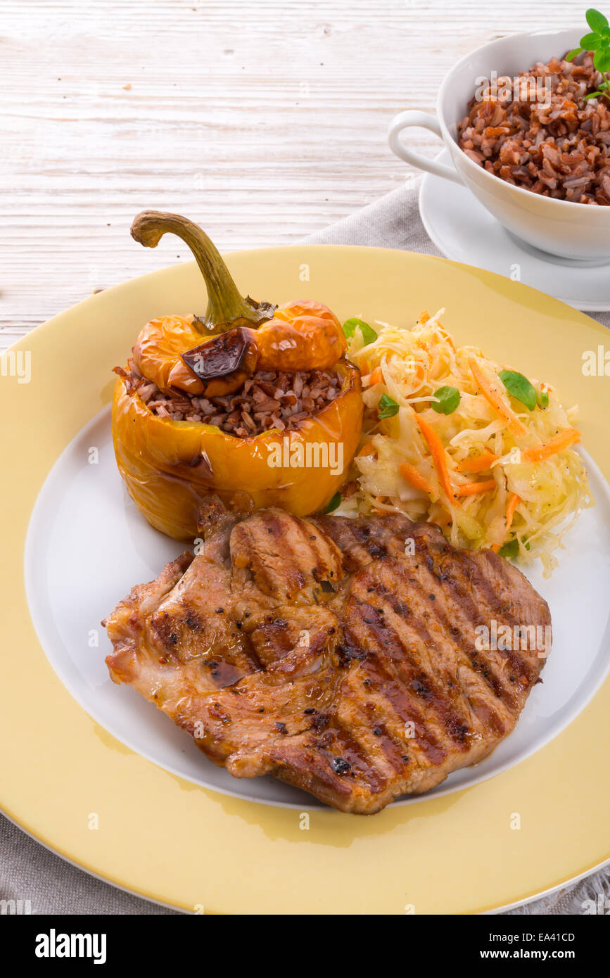 Steak mit Reis gefüllte Paprika Stockfoto