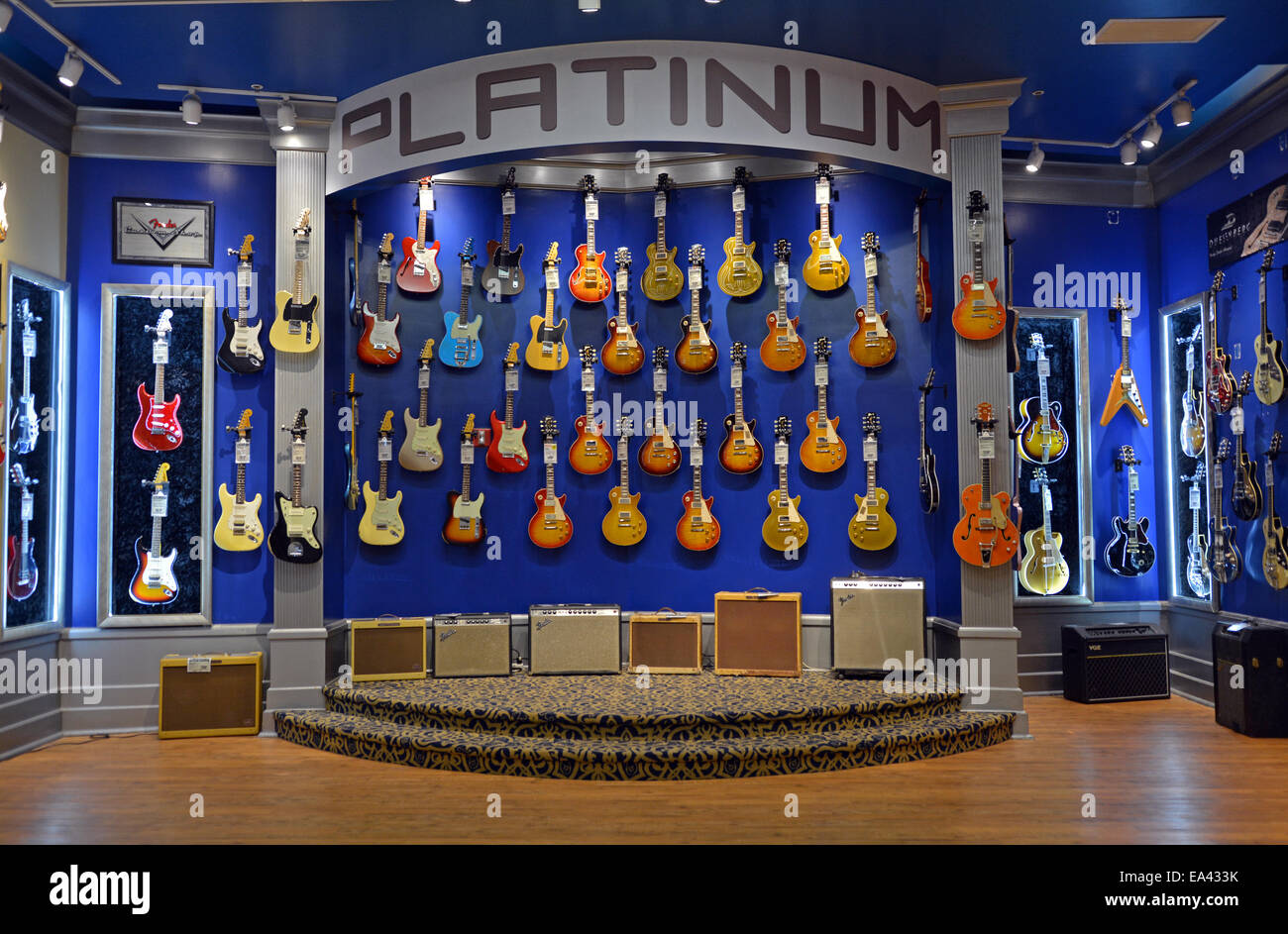 Teure gitarren -Fotos und -Bildmaterial in hoher Auflösung – Alamy