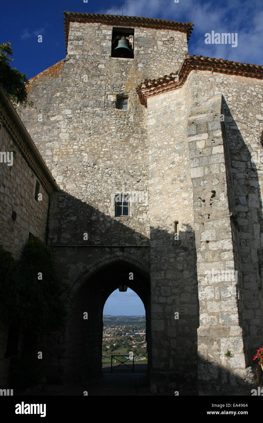 St Nicolas Glockenturm Pujols Lot-et-Garonne, Frankreich Stockfoto