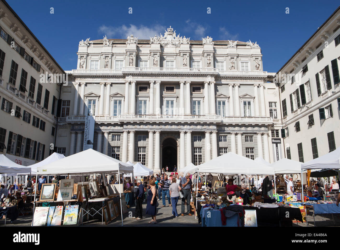 Markttag im Palazzo Ducale, Genua, Ligurien, Italien. Stockfoto