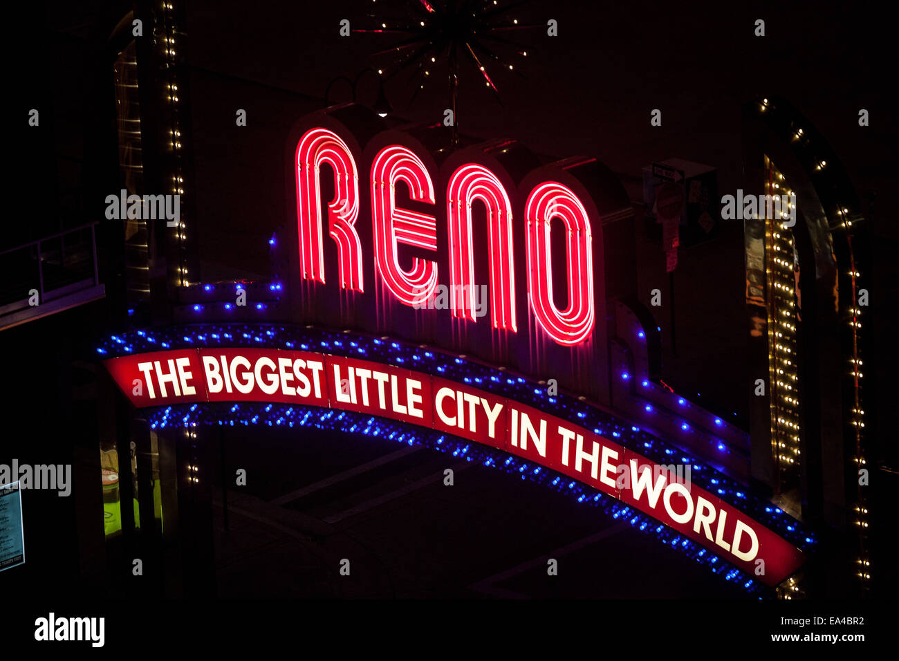 Die größte kleine Stadt der Welt-Leuchtreklame. Stockfoto