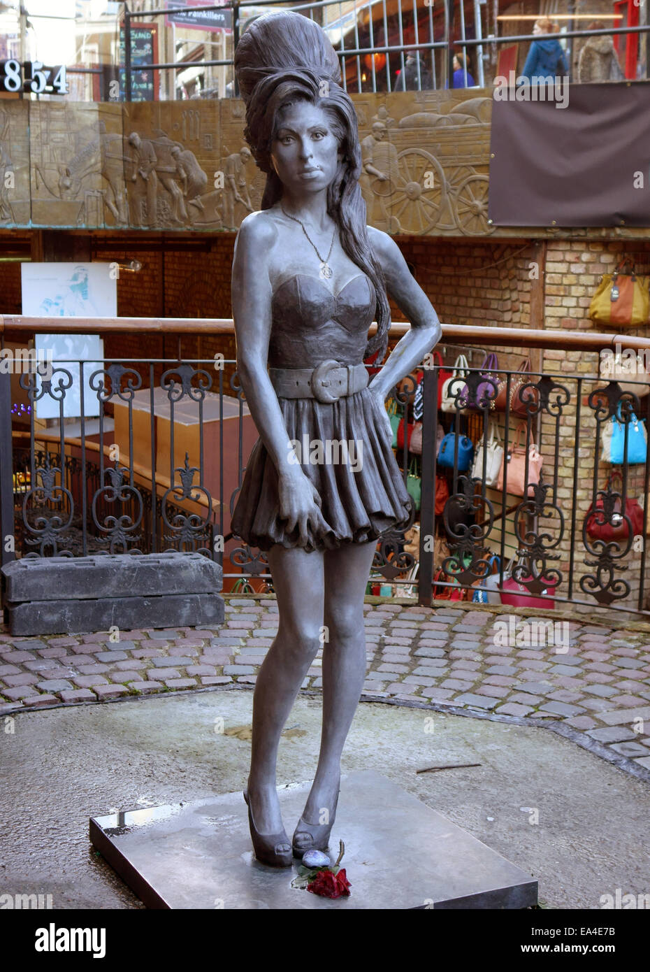 Statue von Amy Winehouse in Camden Stables Market, London von Scott Eaton Stockfoto