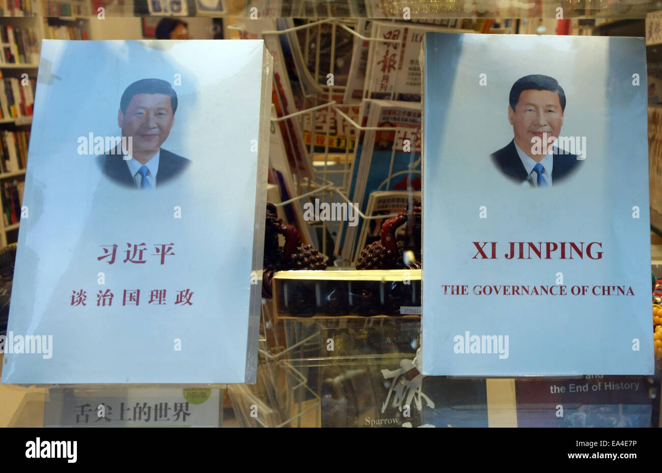 Buch "The Governance of China" von chinesischen Staatspräsidenten Xi Jinping in Chinatown Schaufenster, London Stockfoto